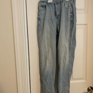 Hollister, barely worn blue mom jeans